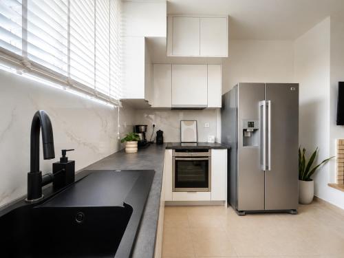 WhiteAlcyone Fit & Zen Apartment