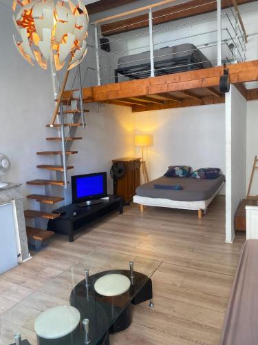 FLC, loft atypique CAMAS HYPER-CENTRE