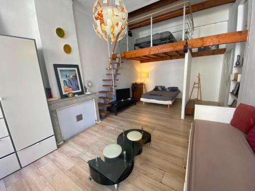 FLC, loft atypique CAMAS HYPER-CENTRE