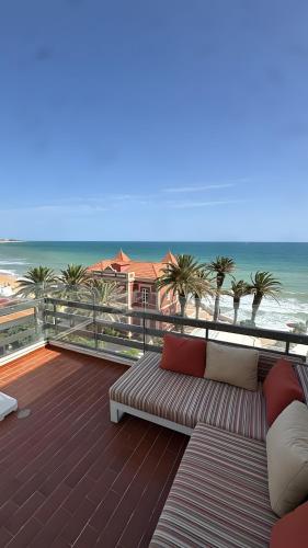 T2 Frente Mar com Lounge