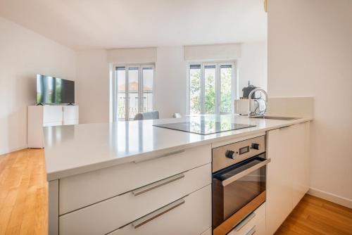 3Br Airport 14' View WiFi AirCond Family&Friends
