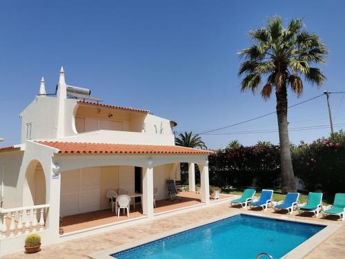 Villa in Albufeira with private pool 800m from Beach