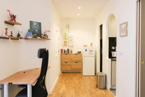 Small comfortable nest near Montparnasse