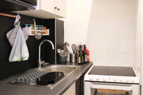 Small comfortable nest near Montparnasse