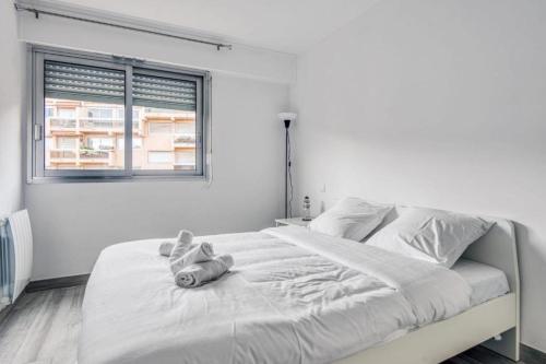 Bright apartment with a view in Antibes