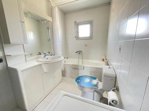 Villa "Jane", quiet, luxurious, family friendly, spacious, close to the beach!