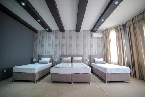 a bedroom with two beds in a room at Garni Hotel Radović in Kragujevac