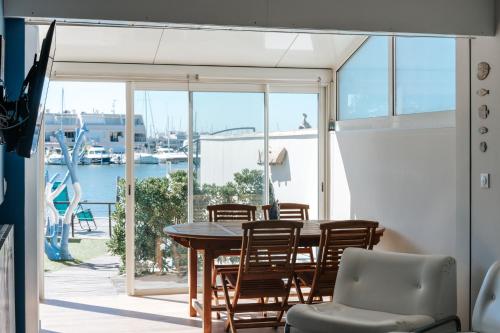 La marina bleue