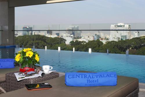 Hồ bơi trong/gần Central Palace Hotel