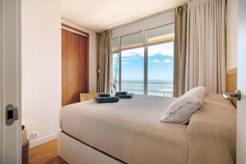 Sea-view suite with 3 balconies and home cinema