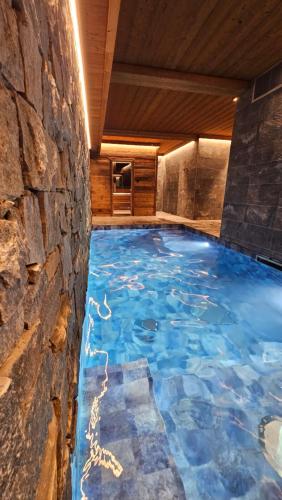 CHALET ALTITUDE 808 piscine intérieure, 9 chambres