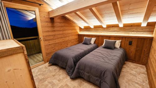 CHALET ALTITUDE 808 piscine intérieure, 9 chambres