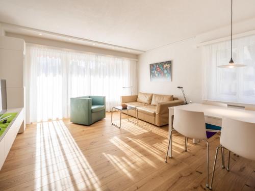 Apartment Val Signina 5-2 by Interhome