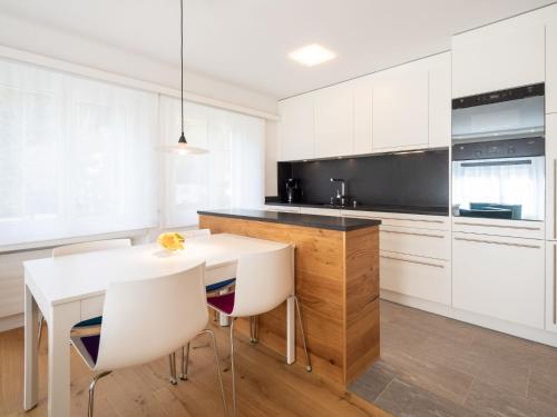 Apartment Val Signina 5-2 by Interhome