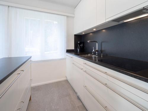 Apartment Val Signina 5-2 by Interhome