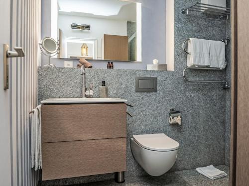 Apartment Chesa Sonnalpine B 55-7 by Interhome