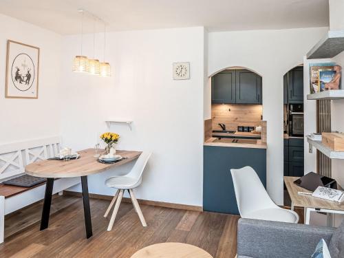 Apartment Chesa Sonnalpine B 55-7 by Interhome
