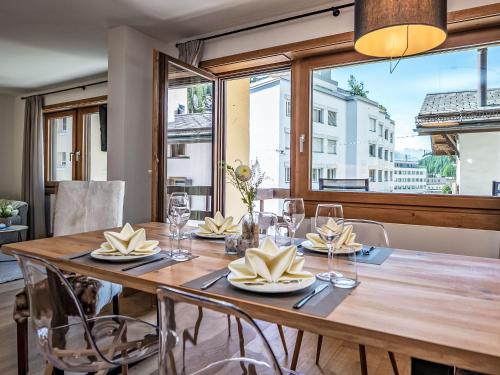 Apartment Chesa Zentrum 10B by Interhome