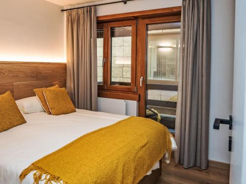 Apartment Chesa Zentrum 10B by Interhome