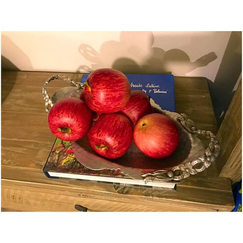 a basket of apples sitting on a table at Il Giardino Segreto Arona, Charming Apartments in Arona