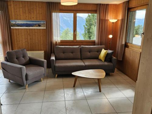 Apartment Amiel EG Süd Appartement-Fewo- Dusche und Bad- WC 3 1-2 Zimmerwohnung- 5-Betten by Interhome