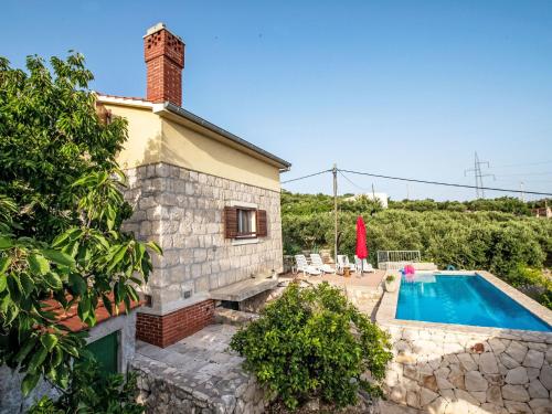 Holiday Home Hill Pool by Interhome
