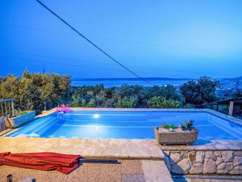 Holiday Home Hill Pool by Interhome