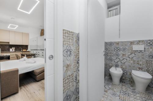 Central Milan - 2 private units for 4 - AC & WiFi