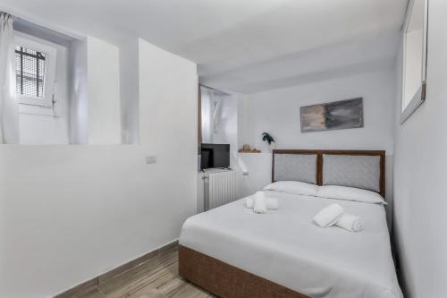 Central Milan - 2 private units for 4 - AC & WiFi