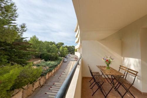 Spacious Garden View Apartment with Pool