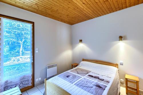 Postel nebo postele na pokoji v ubytování Les Chalets du Gélat, nature et calme