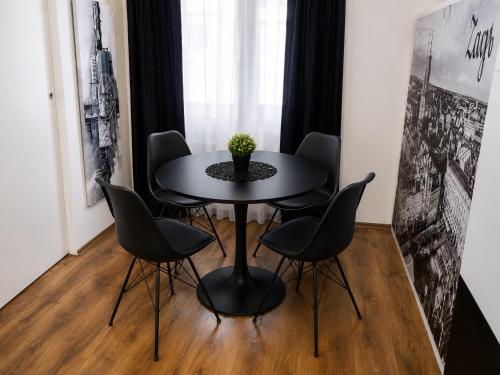 Octagon Main Square Apartment