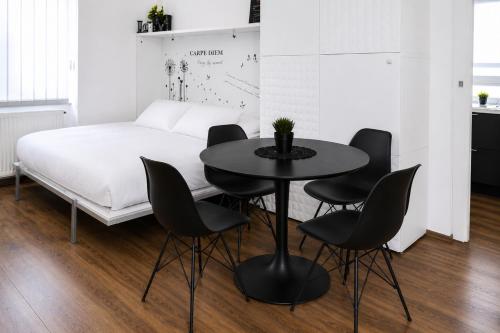 Octagon Main Square Apartment