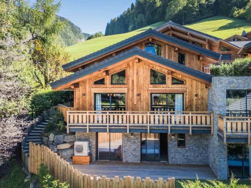 Chalet moderne et confortable avec jardin à Morzine