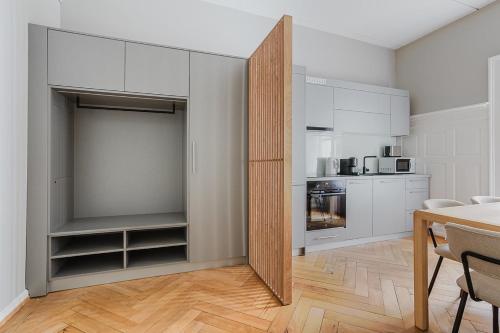 Violet Suite - Bright 2-Room Apartment