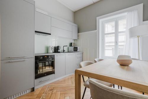 Violet Suite - Bright 2-Room Apartment