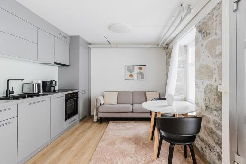 Poppy Suite - Bright 1.5-Room Apartment