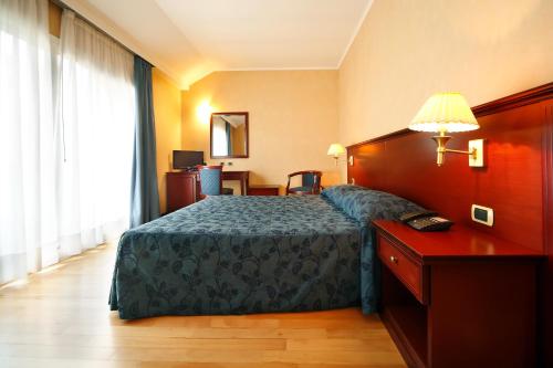Ένα ή περισσότερα κρεβάτια σε δωμάτιο στο Hotel Terminal