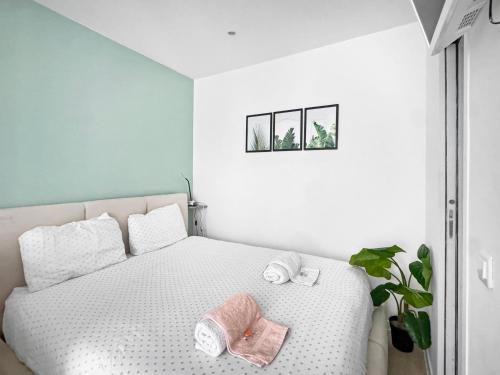 Studio 18m2 - 3 min à pied des Champs et metro