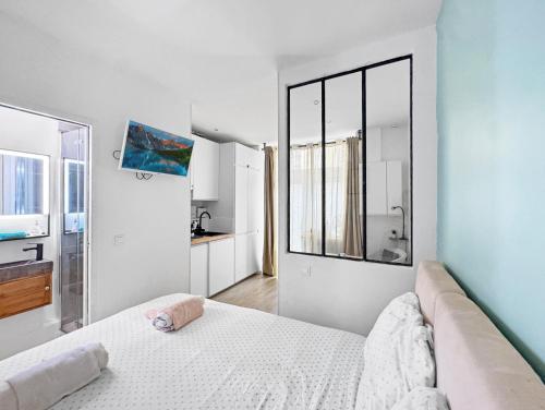 Studio 18m2 - 3 min à pied des Champs et metro