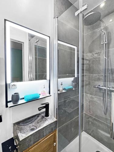 Studio 18m2 - 3 min à pied des Champs et metro