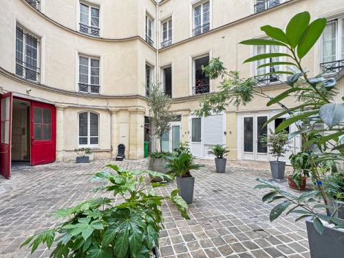 Studio 18m2 - 3 min à pied des Champs et metro