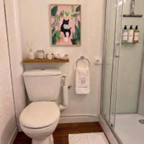 Small bright retreat - free parking