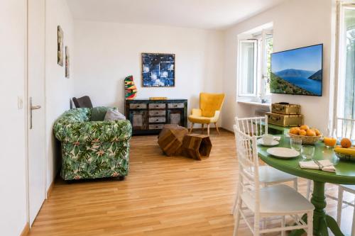Casa al Lago - Lakefront two-storey apartment on Lake Promenade