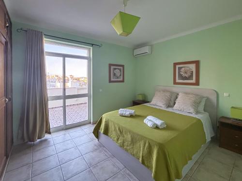 By the Beach Duplex Apartment, Armacao de Pera, Algarve - Portugal