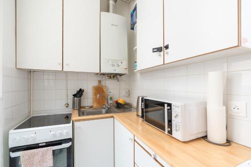 Cozy 1BDR Apartment for 4 Near Champs-Elysees