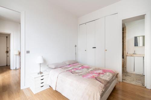 Cozy 1BDR Apartment for 4 Near Champs-Elysees