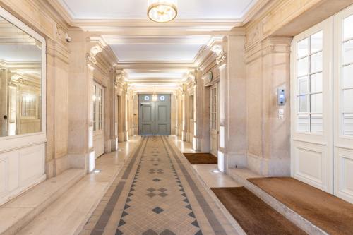 Cozy 1BDR Apartment for 4 Near Champs-Elysees