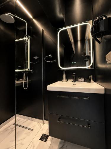 Elite Ermou Suites