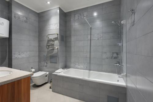 Ένα μπάνιο στο Twin Apart Hotel